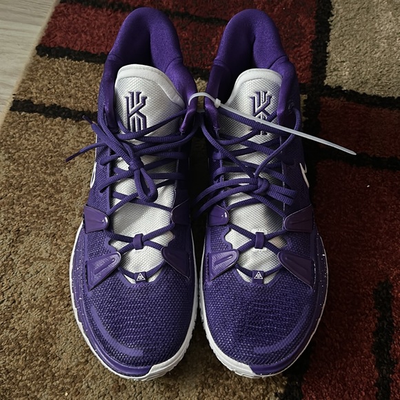 Kyrie NIKE SHOES. SIZE 14 - Picture 2 of 10